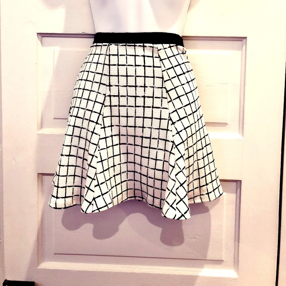 Sophie & Kate High Waisted Checkered Skirt